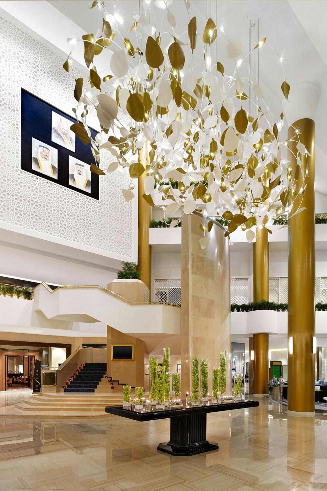 Le Meridien Al Khobar Exterior foto The interior of the hotel